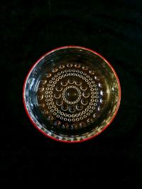 Szklana paterka 16 cm z czerwoną obwódką jak Perełki, Krople rosy