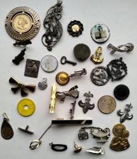 ZESTAW PLAKIETEK 32 SZTUKI - DZIWACTWA