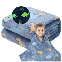KOC ŚWIECĄCY W CIEMNOŚCI 150X200 DINOZAURY MIĘKKI MIŁY PLED DLA DZIECI GLOW