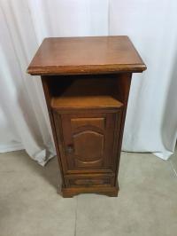 Zdobiona szafka, pomocnik.