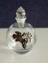 piękny stary flakon na perfumy ozdobiony srebrem ?