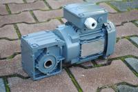 Motoreduktor kątowy 0.37kw. 135obr./min. SEW. WA20DRS71S4