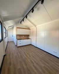 Передвижной летний коттедж круглогодичный сарай 40м2 двускатная крыша