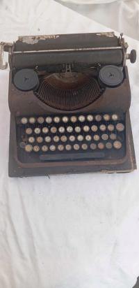 Старая пишущая машинка-Olympia Simplex -