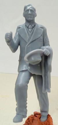 Idący mężczyzna z kapeluszem skala 1/48