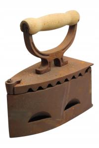 Żelazko z duszą – Made in Poland – żeliwne, ok. 1930–1950 r.
