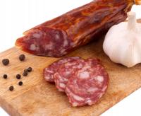 Kiełbasa czosnkowa rustykalna tradycyjna wędzona na zimno Litwa Weyze