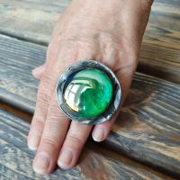 Okazały duży szmaragdowy pierścień - regulowany pierścionek witrażowy