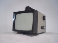 Stary telewizor mały przenośny telewizor telewizorek samochodowy kolekcja