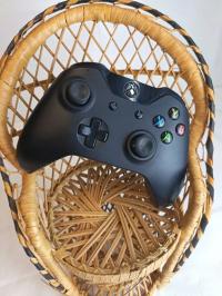 Czarny bezprzewodowy pad Microsoft do konsoli Xbox One 1537