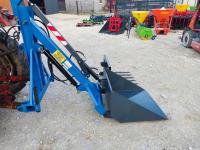 ГИДРАВЛИЧЕСКИЙ ПОГРУЗЧИК НА ЗАДНЕМ СИДЕНЬЕ ПРЯМО КОВШ ИЛИ ВИЛЫ ИЛИ КЛЫКИ ДЛЯ ТЮКОВ