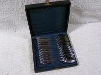 ZESTAW 12 ŁYŻECZEK W KASECIE Z CZASÓW DDR