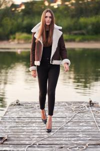 Kożuch DAMSKI / KRÓTKI KOŻUSZEK PILOTKA DAMSKA naturalna z JASNYM futerkiem