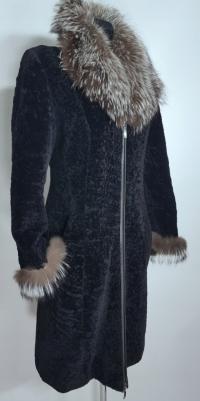 Ekskluzywny naturalny kruczoczarny kożuch futro jagnięcy jenot M L