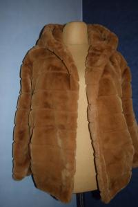 Piękne futerko sztuczne brązowe z kapturem nowe delikatne i miękkie_44