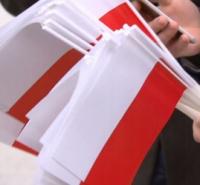 100 sztuk CHORĄGIEWKI POLSKI, biało czerwone